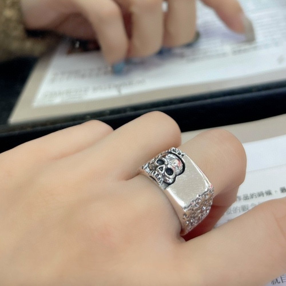 Men's Sterling Silver Skull Signet Ring - Jewelry1000.com
