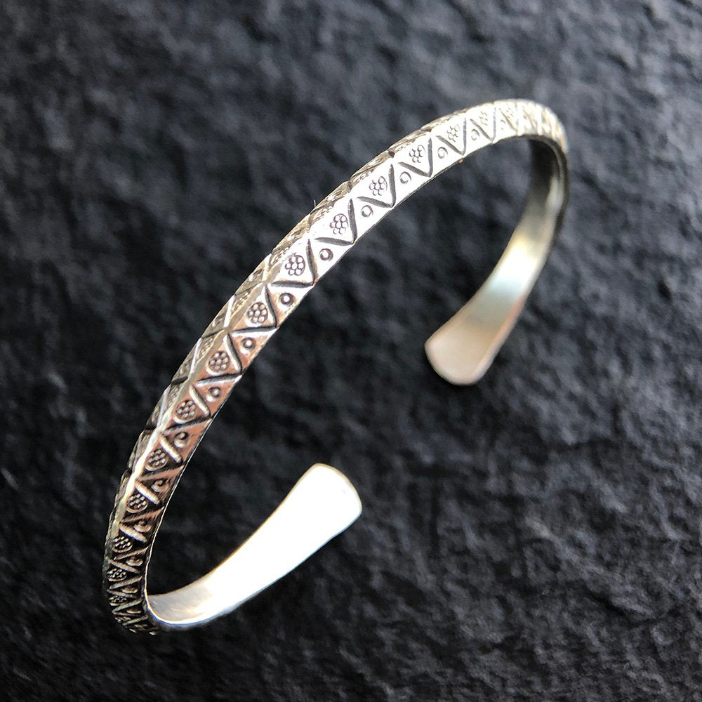 アクセサリー zuci triangle Bangle(Silver) Sterling Silver Triangle Pattern Cuff Bracelet - Jewelry1000.com