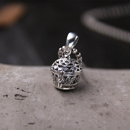 Women's Sterling Silver Hollow-out Locket Necklace